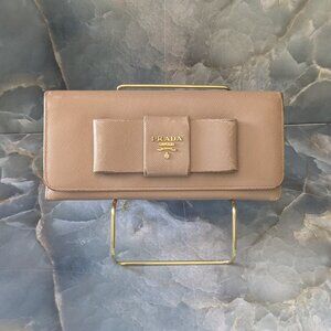 Prada  Saffiano Bow Continental Wallet Cammeo in Beige